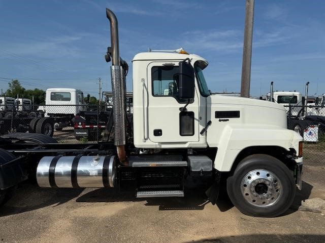 2019 MACK PINNACLE 64T - image 1 of 6