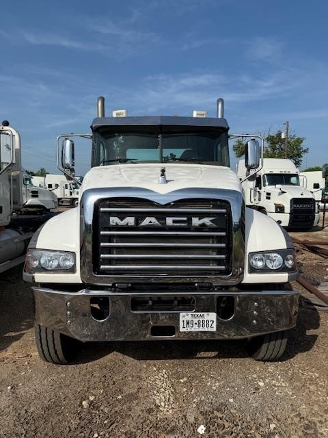 2018 MACK GRANITE GU713 - image 3 of 6