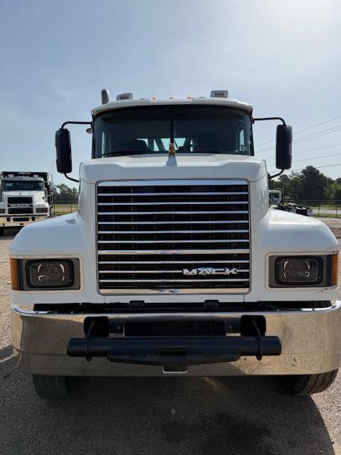 2019 MACK PINNACLE 64T - image 3 of 6