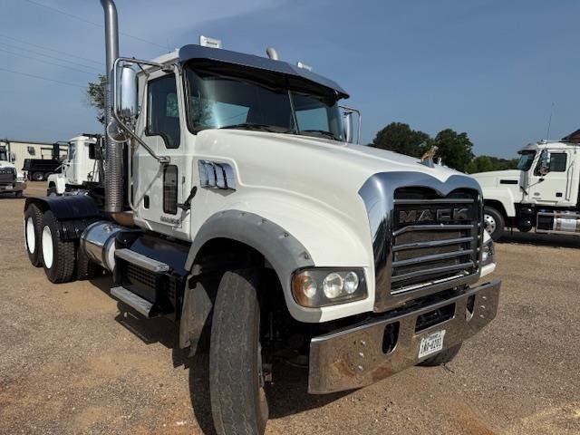 2018 MACK GRANITE GU713 - image 3 of 6