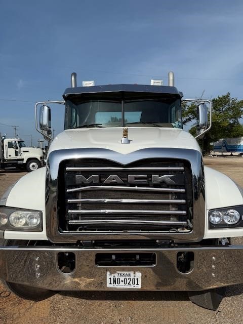 2018 MACK GRANITE GU713 - image 2 of 6