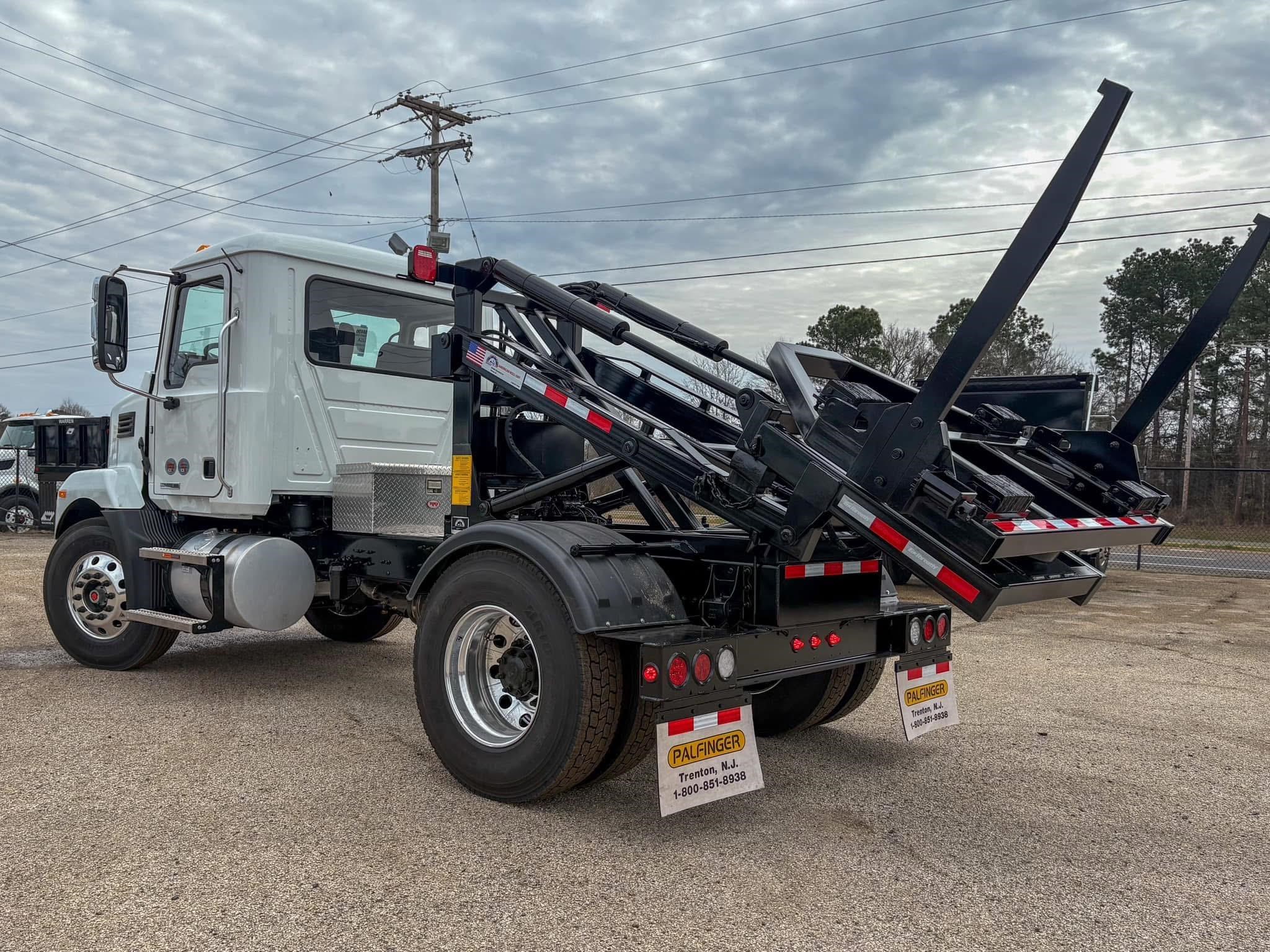 2026 MACK MD6 - image 1 of 2
