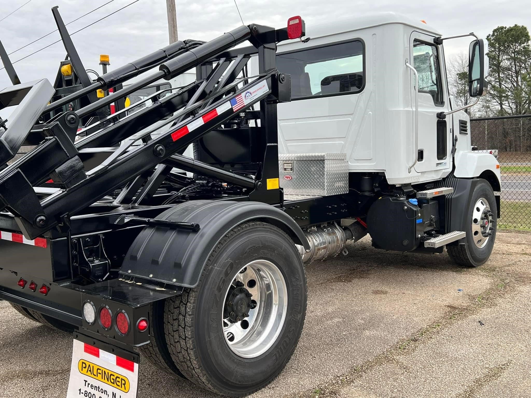 2026 MACK MD6 - image 2 of 2