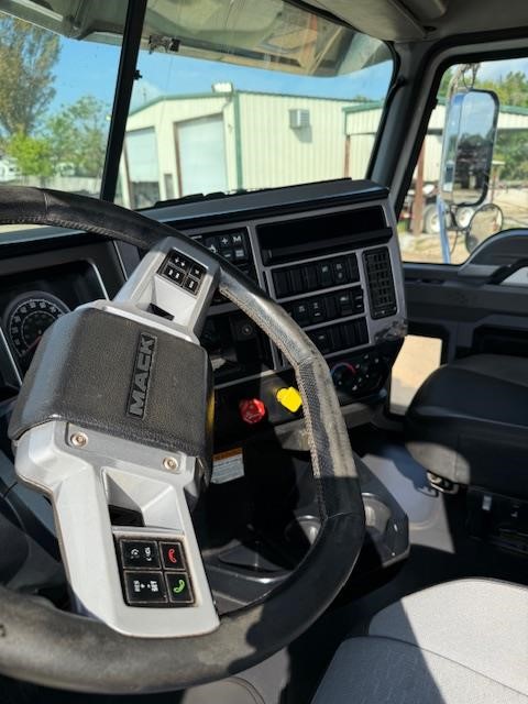 2023 MACK PINNACLE 64T - image 6 of 6