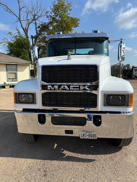2023 MACK PINNACLE 64T - image 3 of 6
