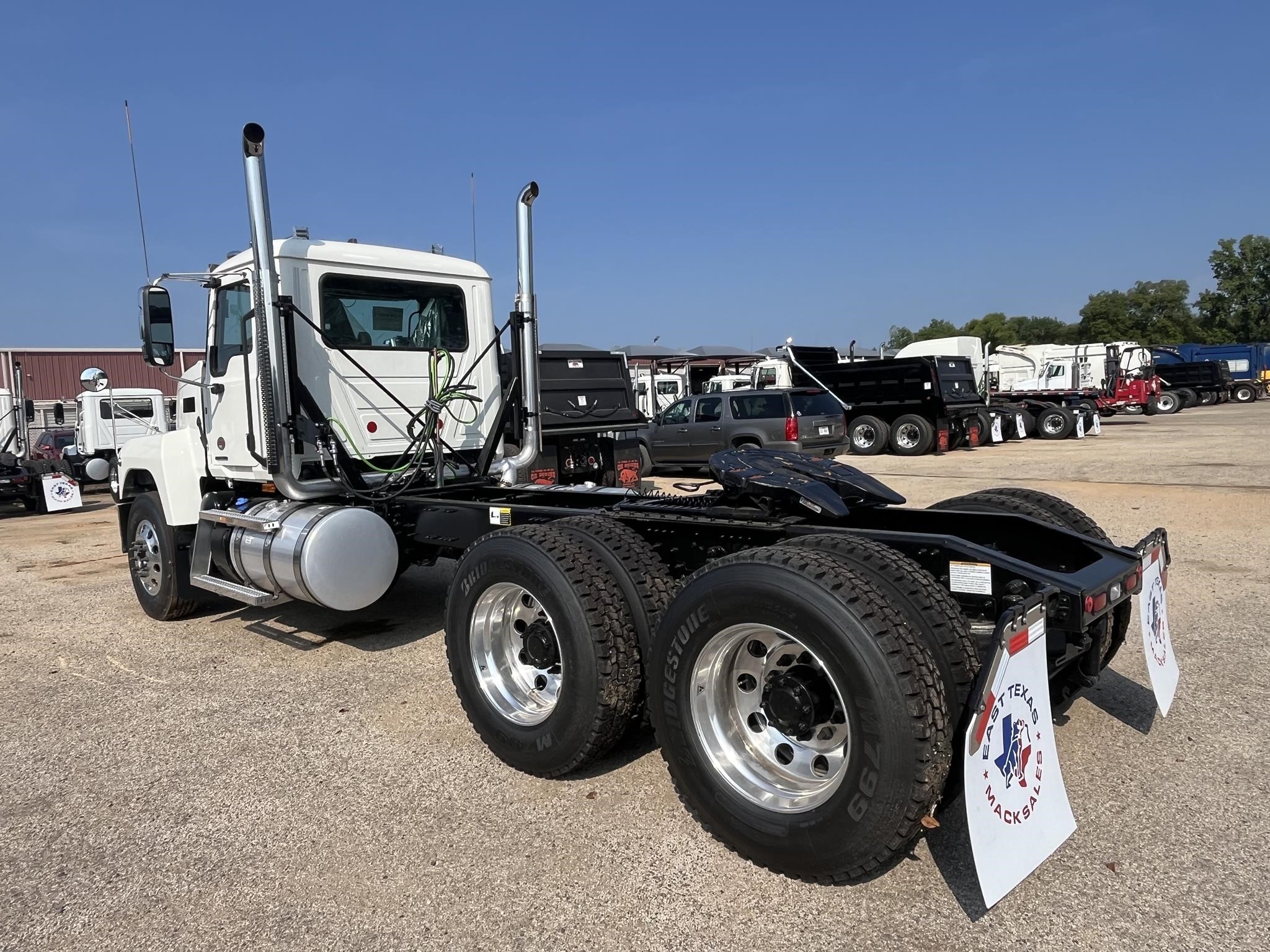 2026 MACK PINNACLE 64T - image 4 of 6