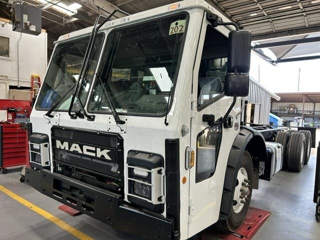 2026 Mack LR