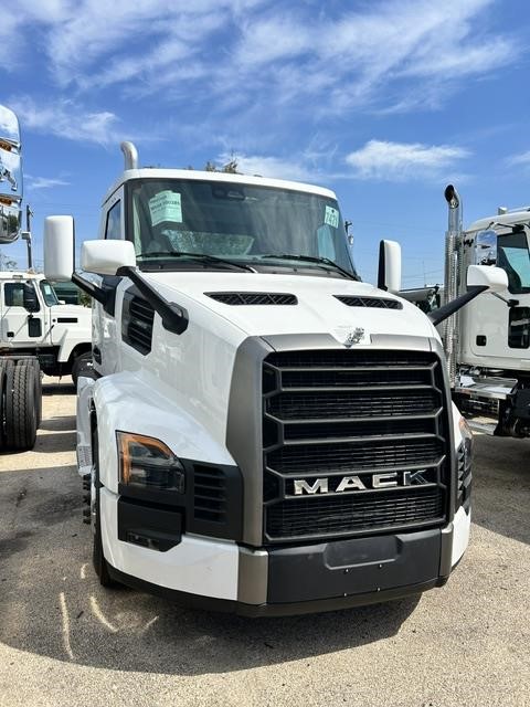 2026 Mack Pioneer — photo 2