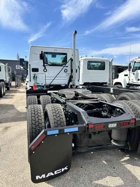 2026 Mack Pioneer — photo 4
