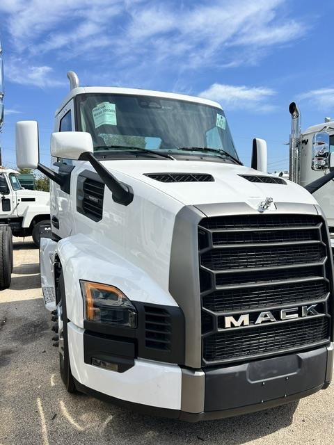 2026 Mack Pioneer — photo 5